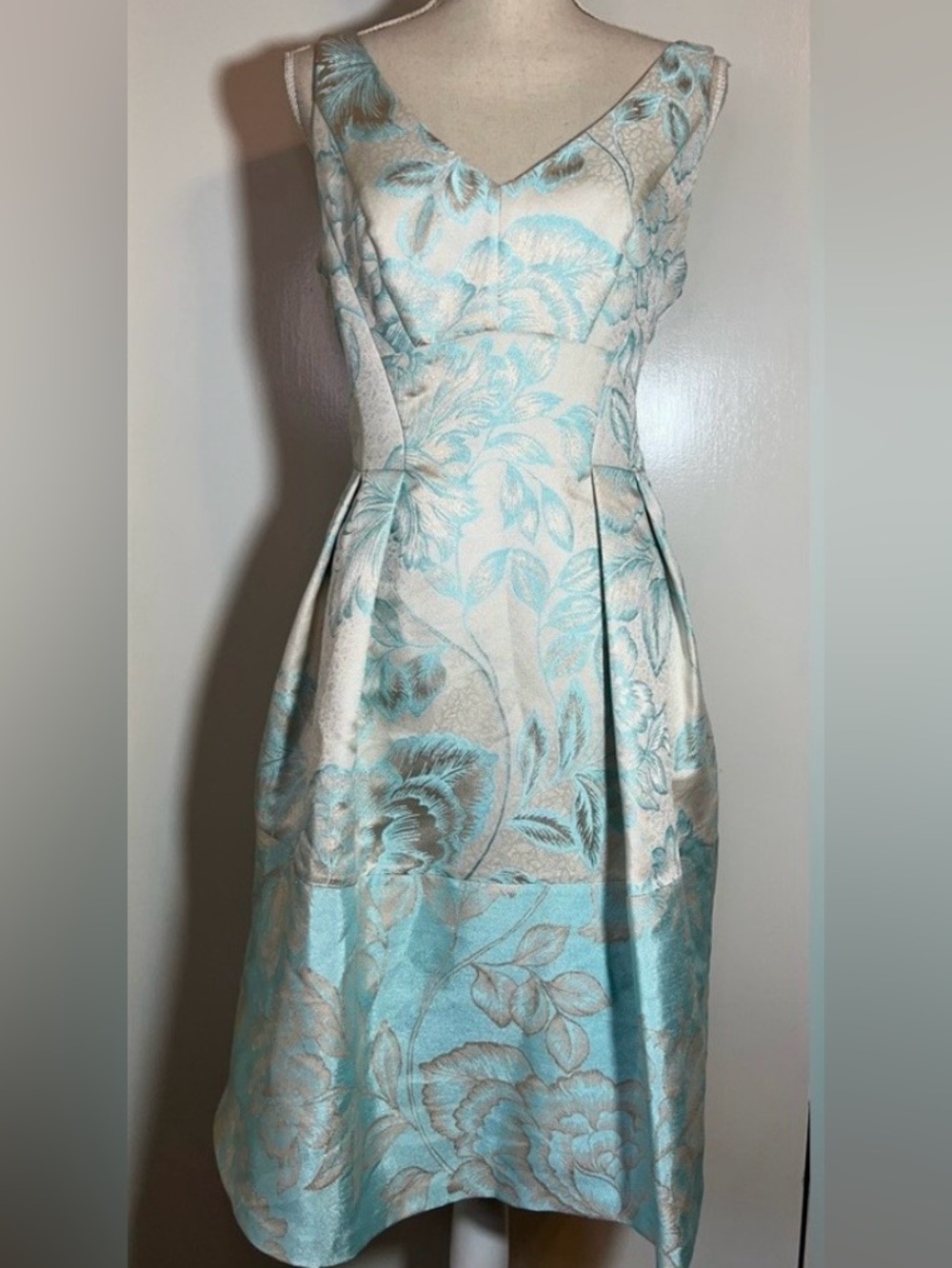 Maggy London Aqua and Cream Floral Jacquard Midi Dress
Brand New with Tags